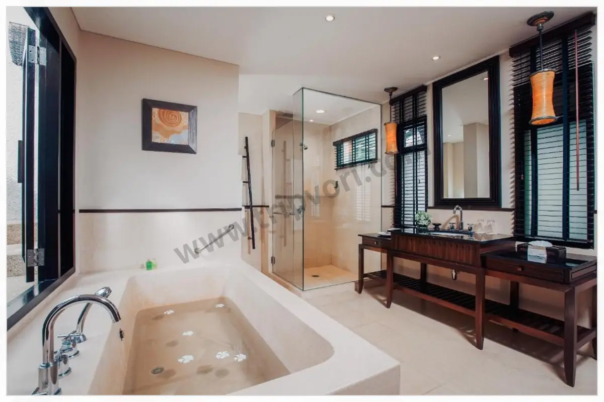 Paradox Resort Phuket room and hotel photo 2